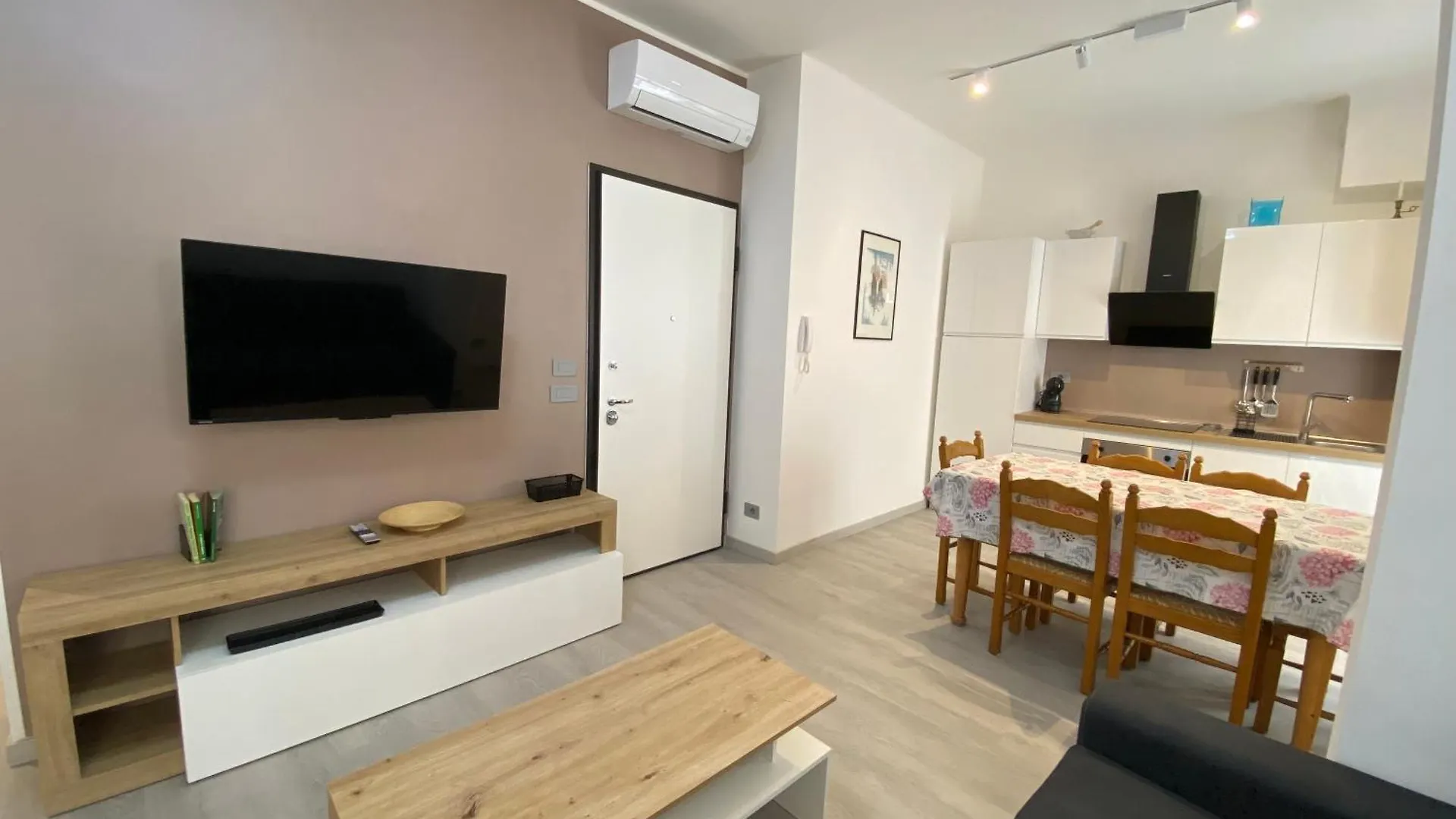 Corso Dante'S Paradise Purple - Exclusive Apartment In Alassio